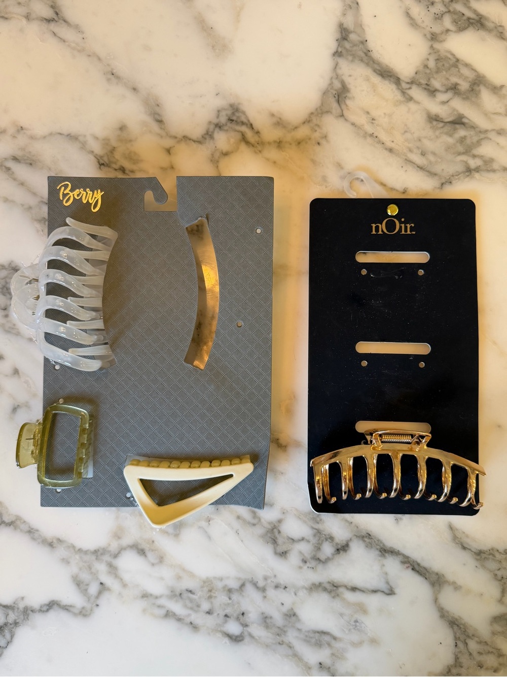 NWT Berry Hair Claw Clip Bundle 4 Clips (2 oversized, Rectangle and Triangle)